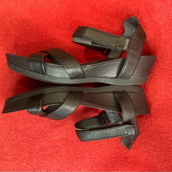 CAMPER Sz 39 Small Wedge Cross Front  Velcro Closure Leather Sandals - Picture 4 of 10